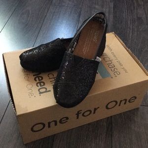 TOMS girls size 12.5 glittery black flat